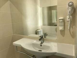 Гостиница Дублин Новороссийск Двухместный номер с 1 кроватью и гидромассажной ванной-5