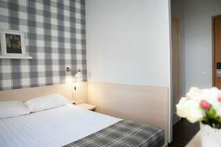 Гостиница Дублин Новороссийск Двухместный номер эконом-класса с 1 кроватью-2