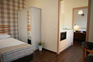 Гостиница Дублин Новороссийск Улучшенный семейный номер-1