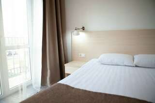 Гостиница Дублин Новороссийск Двухместный номер с 1 кроватью и балконом-2