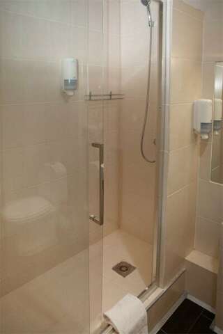 Гостиница Дублин Новороссийск Улучшенный трехместный номер-3