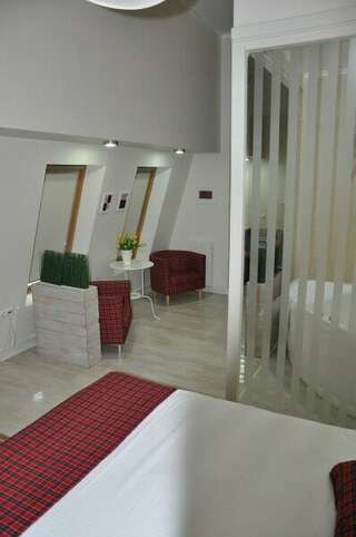 Гостиница Дублин Новороссийск Двухместный номер с 1 кроватью и гидромассажной ванной-6